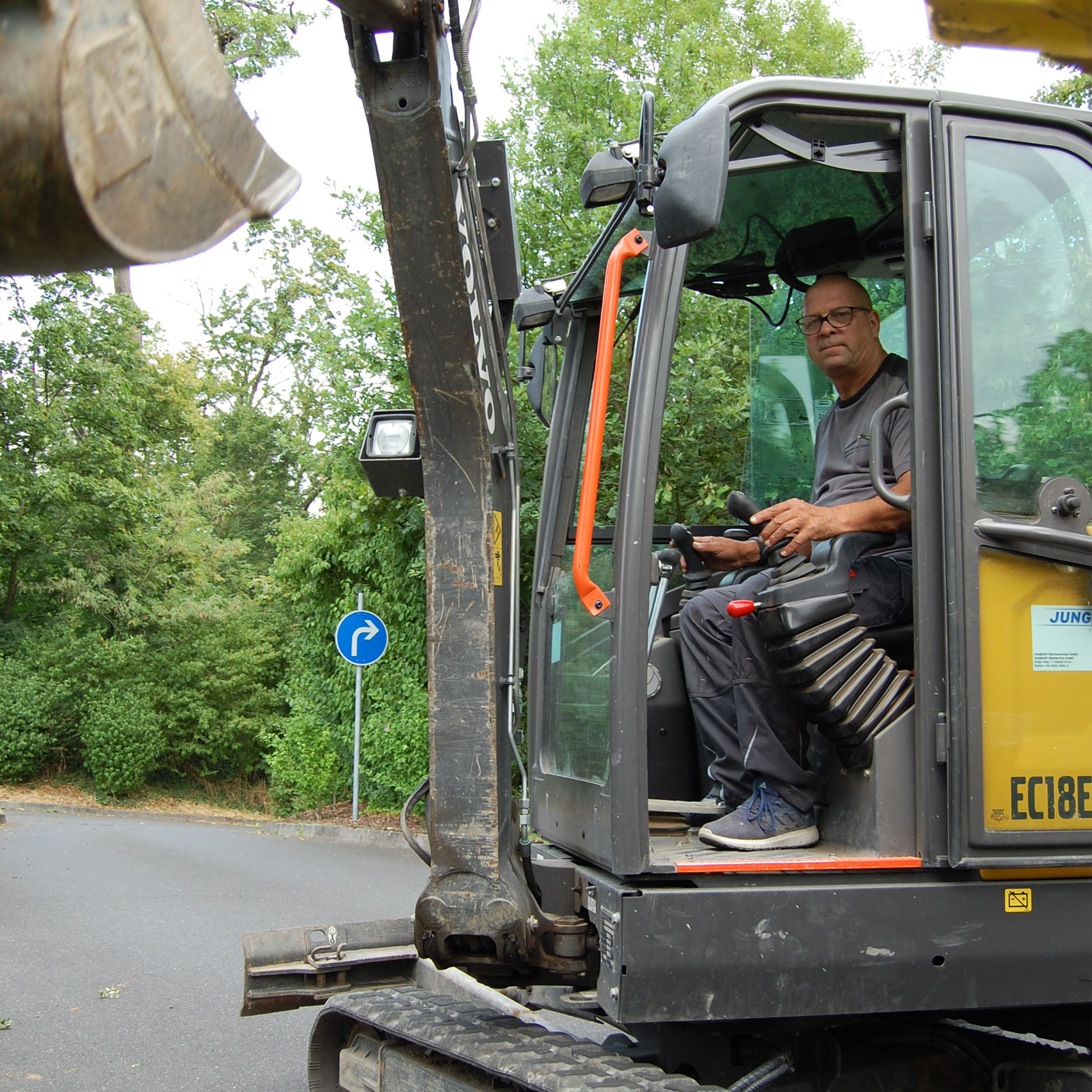 Garten-landschaftsbau Westerwald, Taunus, Hunsrück und im Rhein-Main-Gebiet. Transporte Baustoffe Westerwald Taunus Hunsrück Eifel Rhein-Main Rhein-Hessen Neuwied Wiesbaden Gießen Limburg Mainz Bonn Cochem Mayen Montabaur Idstein Nastätten Frankfurt am Main Bad Ems Westerburg Bad Homburg