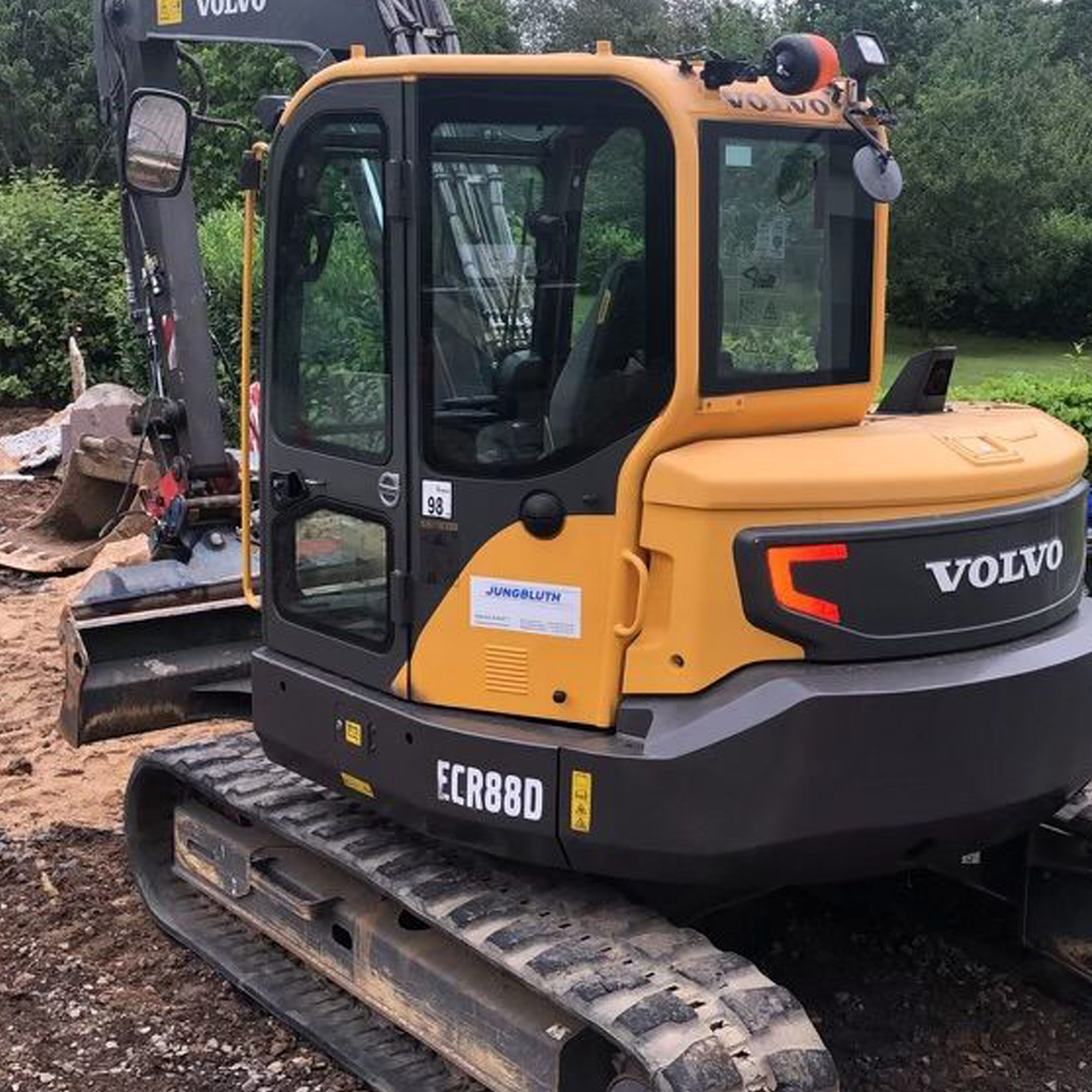 Wir sind der erfahrene Spezialist für Asphaltarbeiten und Straßenbau in Westerwald, Taunus, Hunsrück und im Rhein-Main-Gebiet. Transporte Baustoffe Westerwald Taunus Hunsrück Eifel Rhein-Main Rhein-Hessen Neuwied Wiesbaden Gießen Limburg Mainz Bonn Cochem Mayen Montabaur Idstein Nastätten Frankfurt am Main Bad Ems Westerburg Bad Homburg